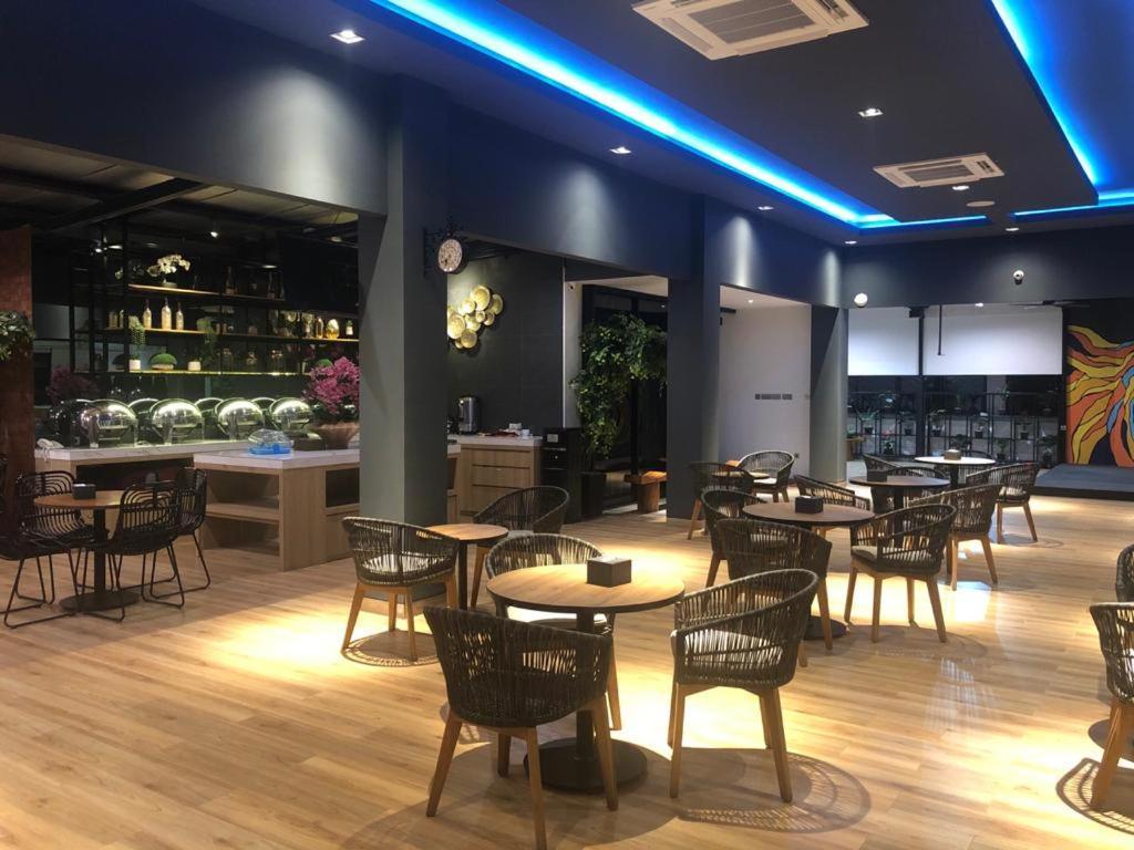 Grand Caman Hotel Bekasi Zewnętrze zdjęcie