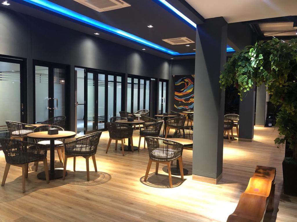 Grand Caman Hotel Bekasi Zewnętrze zdjęcie