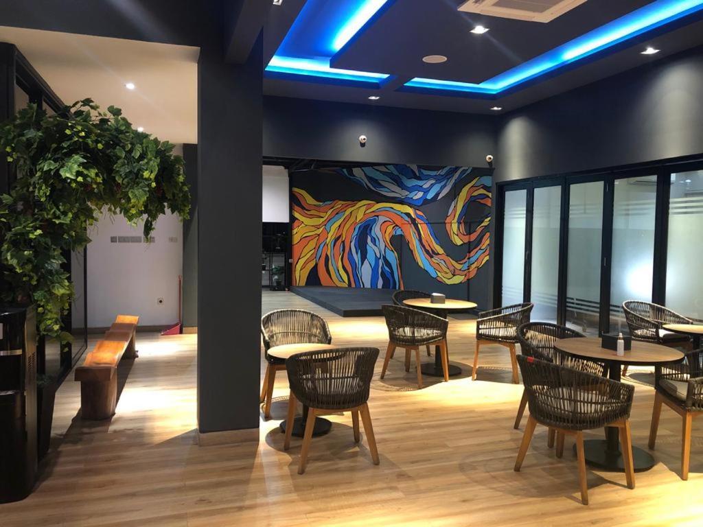 Grand Caman Hotel Bekasi Zewnętrze zdjęcie