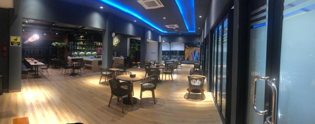 Grand Caman Hotel Bekasi Zewnętrze zdjęcie