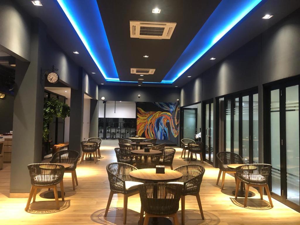 Grand Caman Hotel Bekasi Zewnętrze zdjęcie